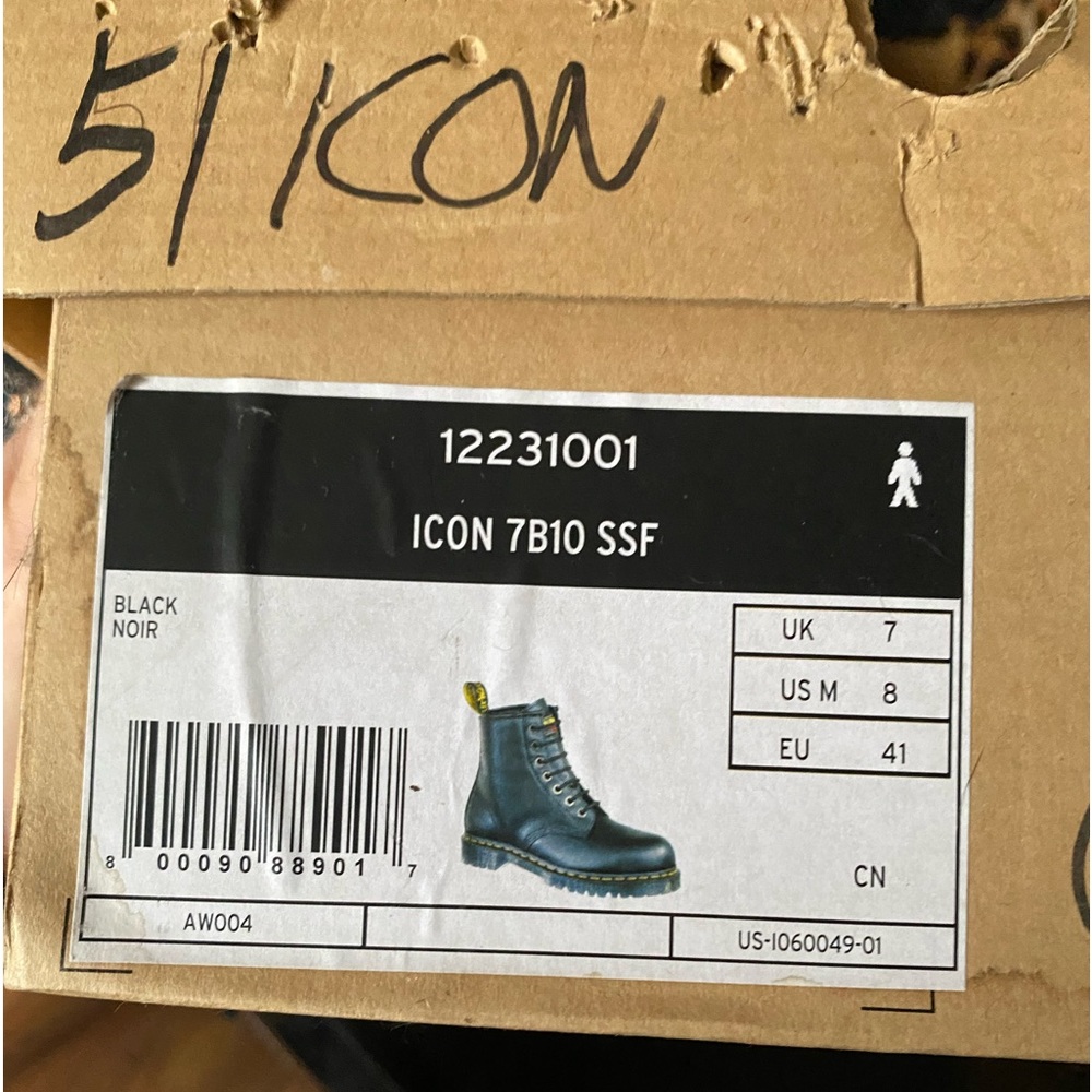 Brand New in Box Size 8 steel toe Dr Martens